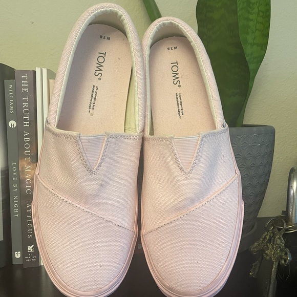 TOMS Women Slip On (size 7.5) - Picture 2 of 4